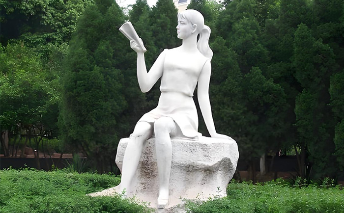 千年匠心，傳世之美——優(yōu)藝雕塑定制人物石雕藝術(shù)